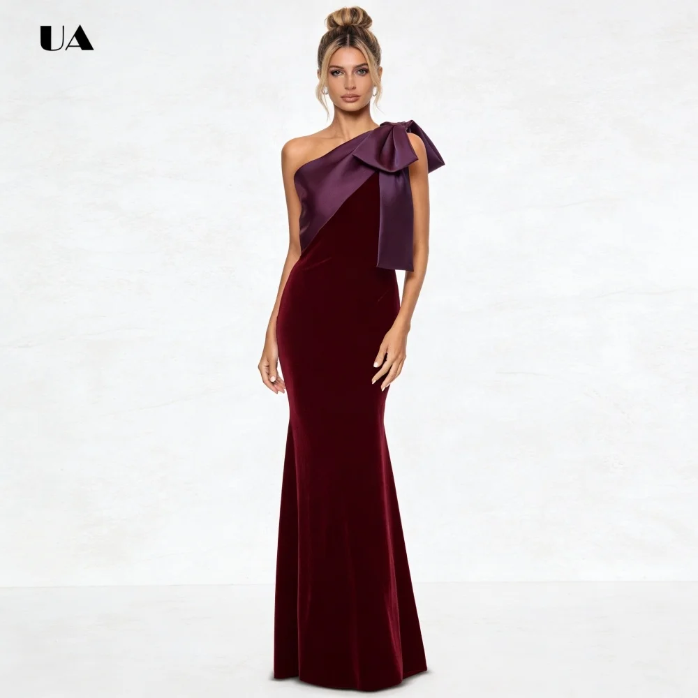Simple Trumpet Prom Dress, Customized Velvet Evening Dress with Satin Diagonal Collar, Classic Solid Party Gown with Bow Detail
Simple Trumpet Prom Dress, Customized Velvet Evening Dress with Satin Diagonal Collar, Classic Solid Party Gown with Bow Detail