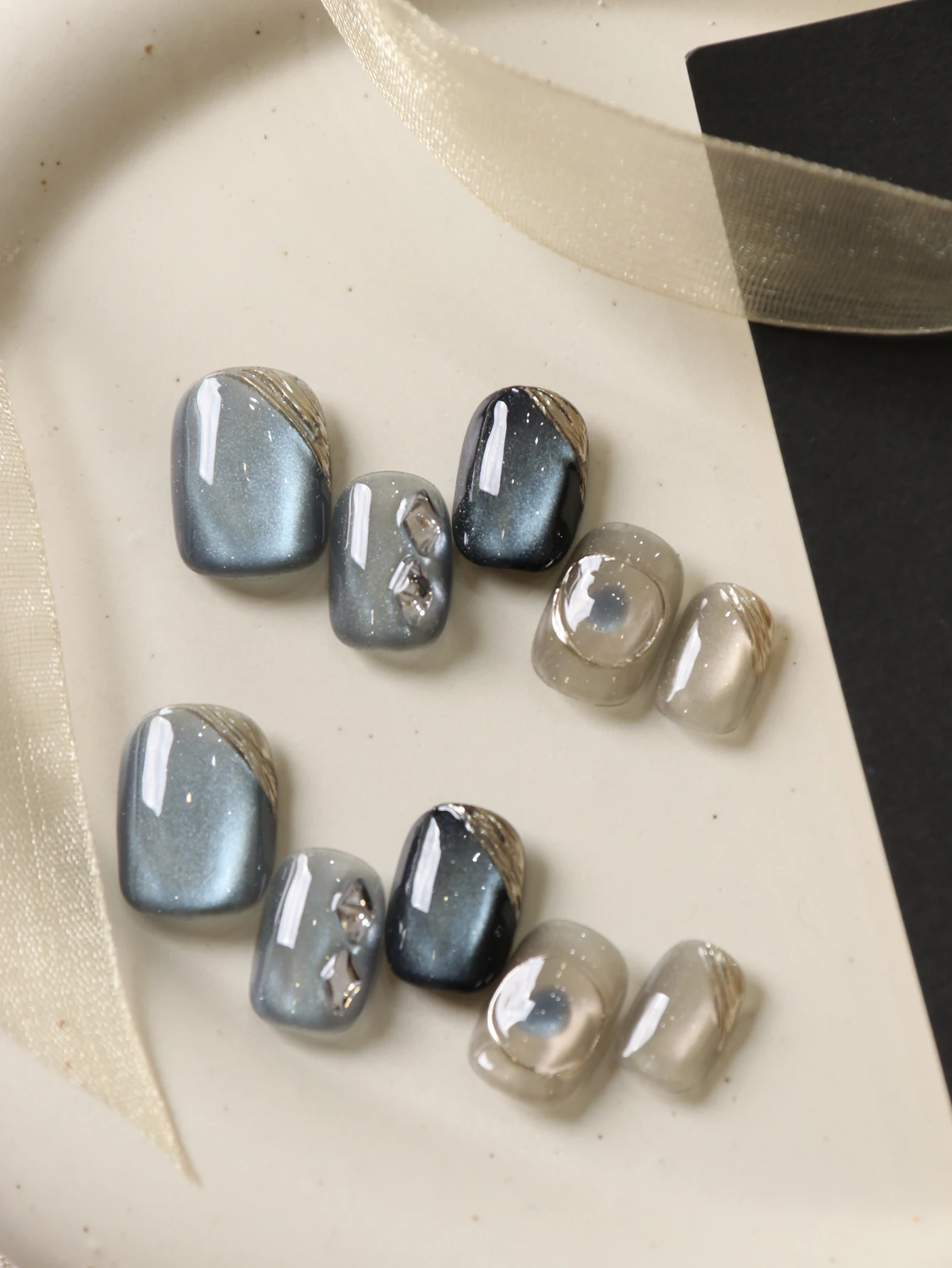 10Pcs Press on Nails Short Blue Cat's Eye Fake Nails Includes 1 Sheet Adhesive Tabs & 1 Pc Mini File
10Pcs Press on Nails Short Blue Cat's Eye Fake Nails Includes 1 Sheet Adhesive Tabs & 1 Pc Mini File