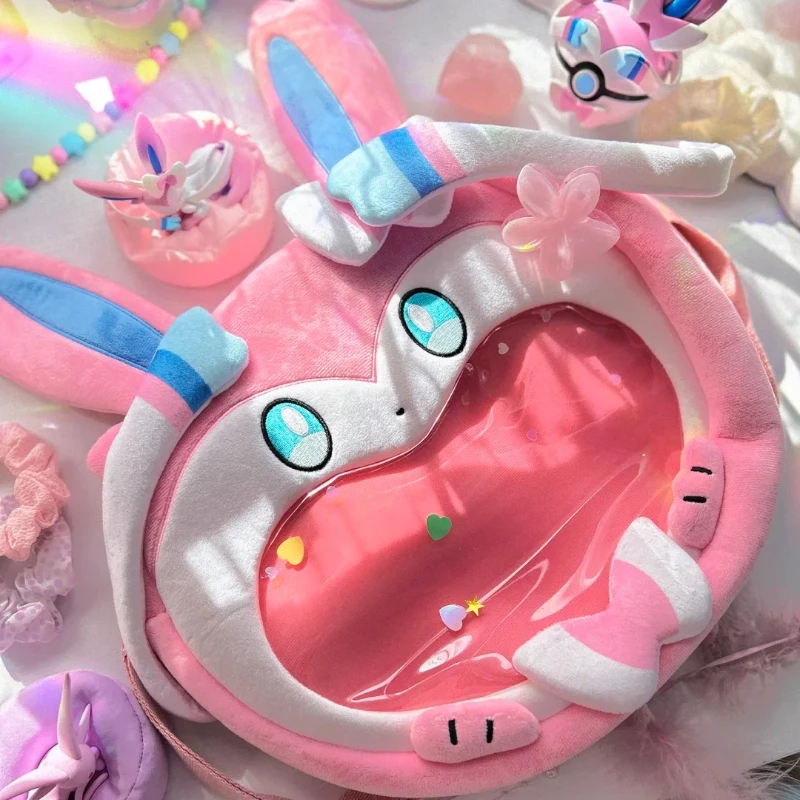 Новая прозрачная сумка-итабэг Kawaii Cartoon Sylveon Big Mouth в стиле JK, плюшевый рюкзак-кроссбоди для любителей аниме, подарок
Новая прозрачная сумка-итабэг Kawaii Cartoon Sylveon Big Mouth в стиле JK, плюшевый рюкзак-кроссбоди для любителей аниме, подарок