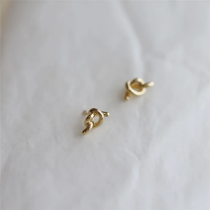 925 Sterling Silver Electroplated 14K Gold Personalized Knot Stud Earrings Women Creative Charm Student Jewelry
925 Sterling Silver Electroplated 14K Gold Personalized Knot Stud Earrings Women Creative Charm Student Jewelry