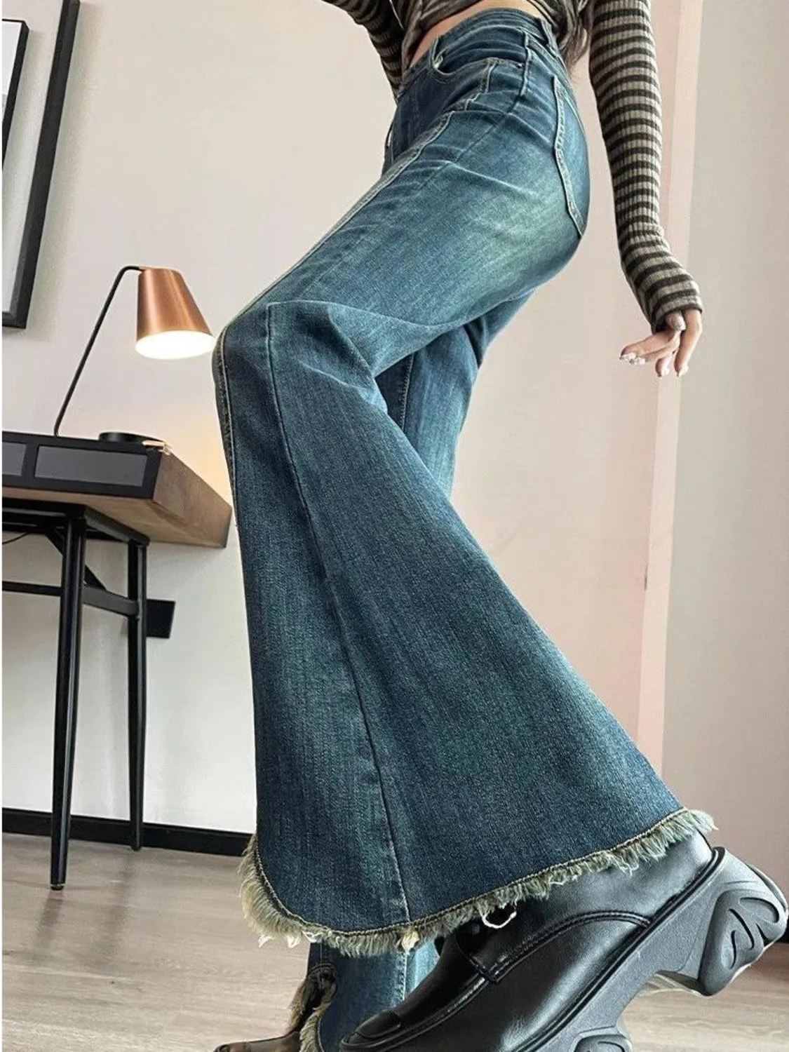 Women's High Waist Flared Jeans Vintage Blue Wash Bootcut Denim Pants Raw Hem Stretch Trousers
Women's High Waist Flared Jeans Vintage Blue Wash Bootcut Denim Pants Raw Hem Stretch Trousers