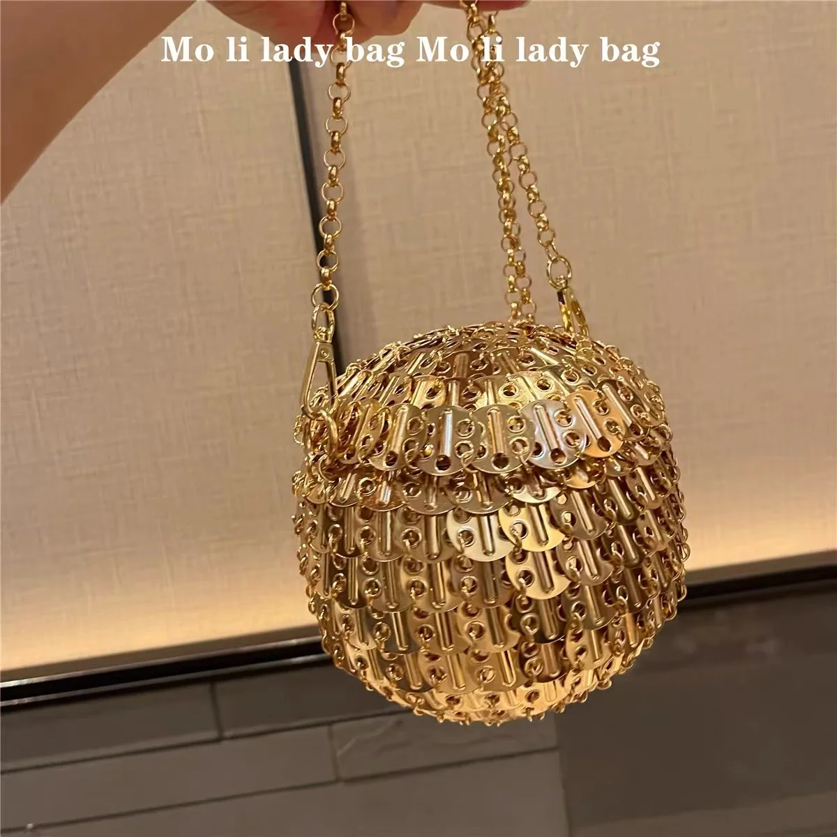 Glitter Shiny Metal Sequined Woven Handmade Circular Bag Women Fashion Handbag Lady Purse Shoulder Crossbody Bag Casual Bag
Glitter Shiny Metal Sequined Woven Handmade Circular Bag Women Fashion Handbag Lady Purse Shoulder Crossbody Bag Casual Bag