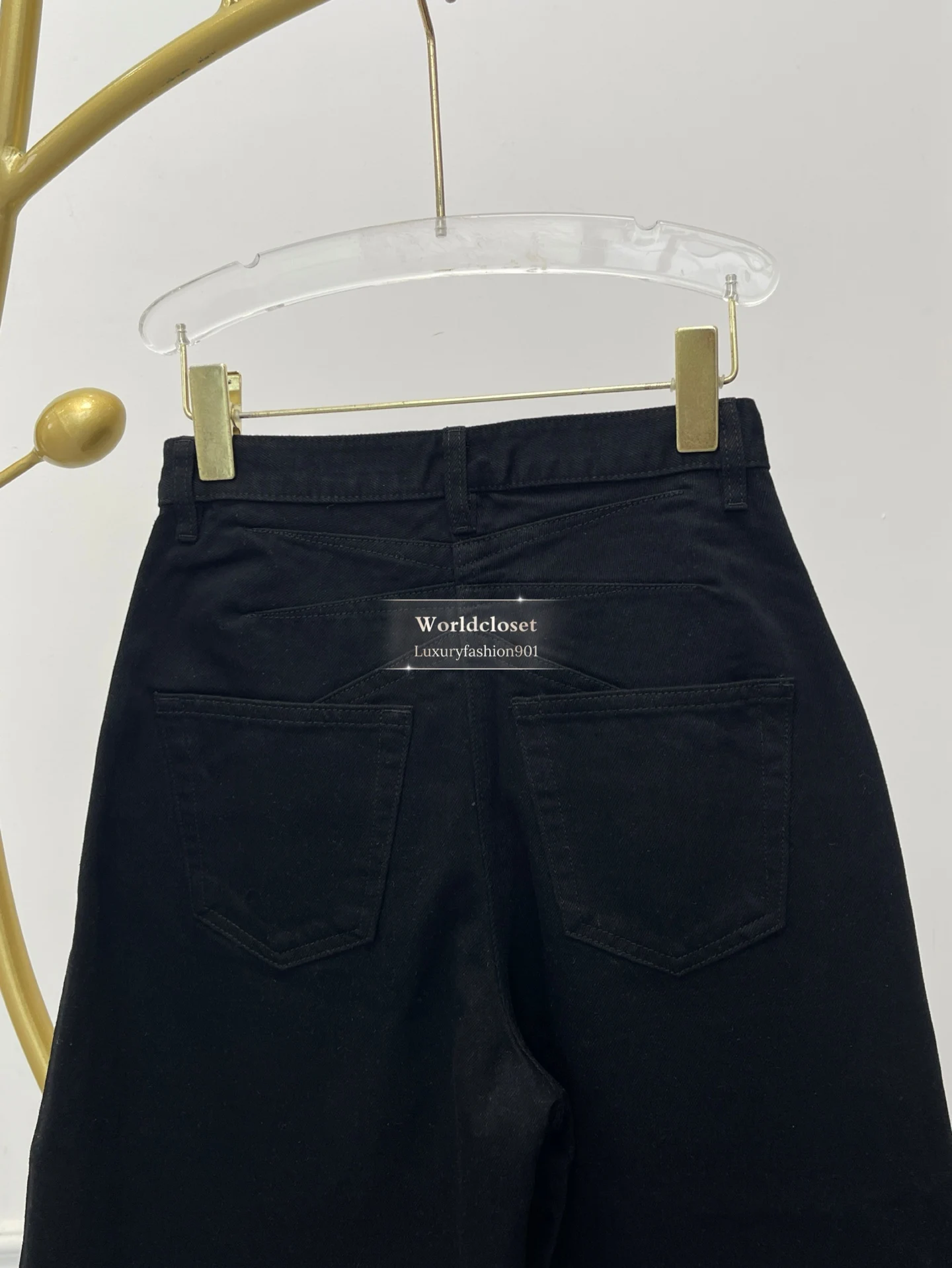 2026 Черные повседневные женские джинсовые брюки Machete
2026 Черные повседневные женские джинсовые брюки Machete