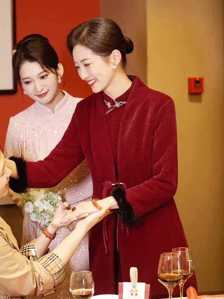 Thick Velvet Winter Wedding Guest Coat Warm Elegant Traditional Chinese for Mommy Maternity Photoshoot And Banquet
Thick Velvet Winter Wedding Guest Coat Warm Elegant Traditional Chinese for Mommy Maternity Photoshoot And Banquet