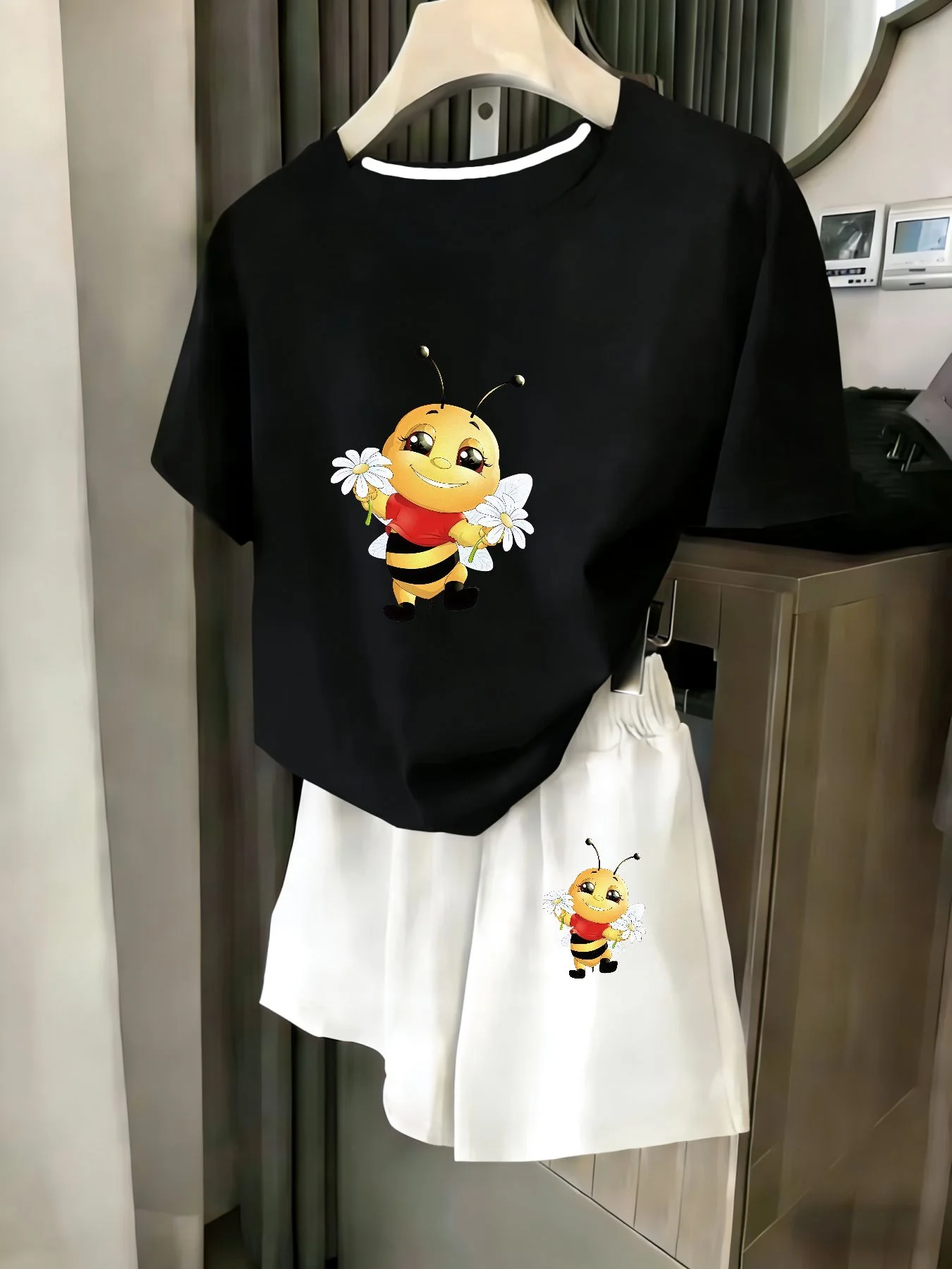 Ladies 2-Piece Set Summer Beach Vacation Casual round Neck Short Sleeve Random Print T-Shirt Elastic Waist Shorts Suit Comfortab
Ladies 2-Piece Set Summer Beach Vacation Casual round Neck Short Sleeve Random Print T-Shirt Elastic Waist Shorts Suit Comfortab