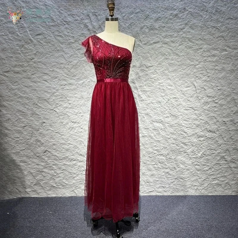 Сексуальное вечернее платье с диагональным воротником и вышивкой, рукавами на одно плечо и пайетками для женского вечернего платья для хозяев
Сексуальное вечернее платье с диагональным воротником и вышивкой, рукавами на одно плечо и пайетками для женского вечернего платья для хозяев