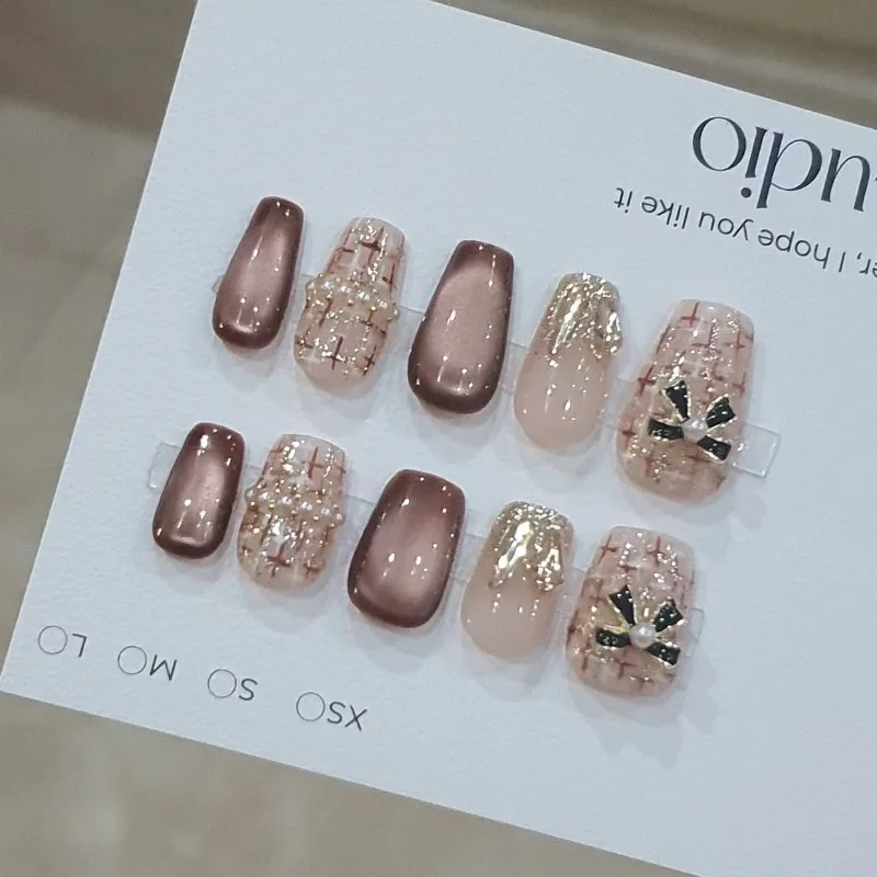 10pcs Handmade Nails Cat Eye Sparkling Butterfly Checker-Style Medium-Length T-Shirt Press-On Nails Perfect for Gifting To Girls
10pcs Handmade Nails Cat Eye Sparkling Butterfly Checker-Style Medium-Length T-Shirt Press-On Nails Perfect for Gifting To Girls