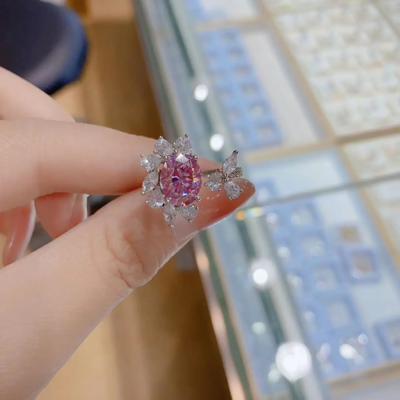 Кольцо с муассанитом Парижской розы, регулируемое, стерлинговое серебро 925 пробы, ювелирные изделия с цветком Параиба
Кольцо с муассанитом Парижской розы, регулируемое, стерлинговое серебро 925 пробы, ювелирные изделия с цветком Параиба