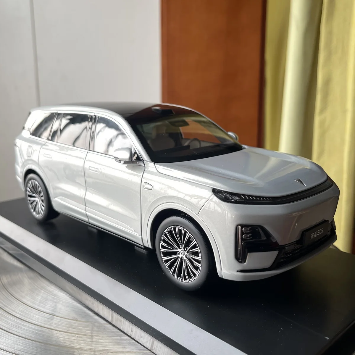 Deepal S09,Die Cast Alloy Car Model,CCAG Model,Collection Display, Adult Boy Gift,Silver,1:18
Deepal S09,Die Cast Alloy Car Model,CCAG Model,Collection Display, Adult Boy Gift,Silver,1:18