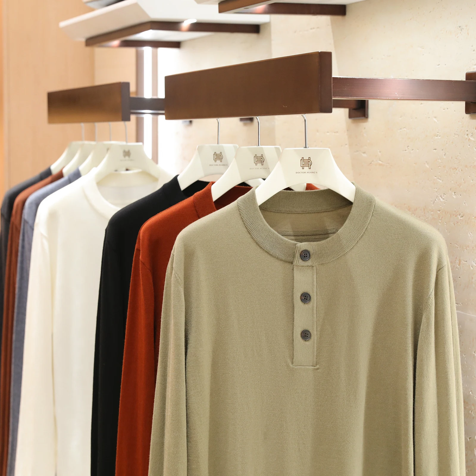 Italian Luxury Preppy Sle Spring 2026 New Knitted Wool Blend Camere Long Sve Henry Collar Casual Comfortable Men's Swe...
Italian Luxury Preppy Sle Spring 2026 New Knitted Wool Blend Camere Long Sve Henry Collar Casual Comfortable Men's Swe...