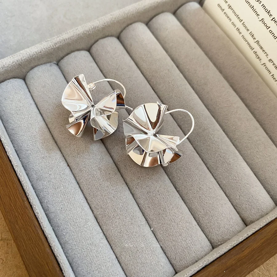 Faionable Flasket Folded Bright Surface Earrings Attractiven Cold Tone Sle Plant Pattern New Arrival Jewelry
Faionable Flasket Folded Bright Surface Earrings Attractiven Cold Tone Sle Plant Pattern New Arrival Jewelry