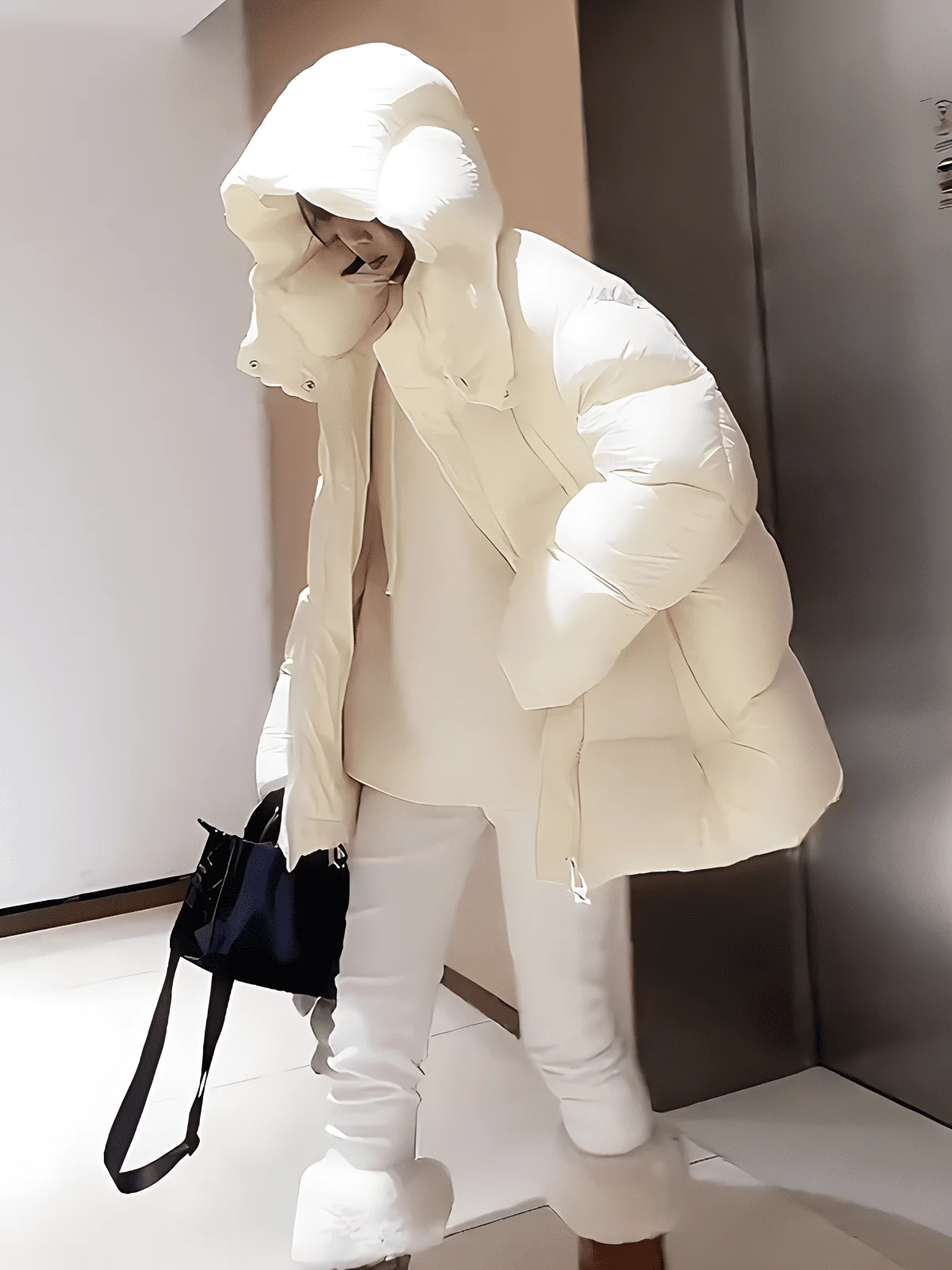 Зимняя утепленная белая пуховая куртка для женщин: модное пальто с капюшоном, теплое, для повседневной носки, новинка 2024 года
Зимняя утепленная белая пуховая куртка для женщин: модное пальто с капюшоном, теплое, для повседневной носки, новинка 2024 года