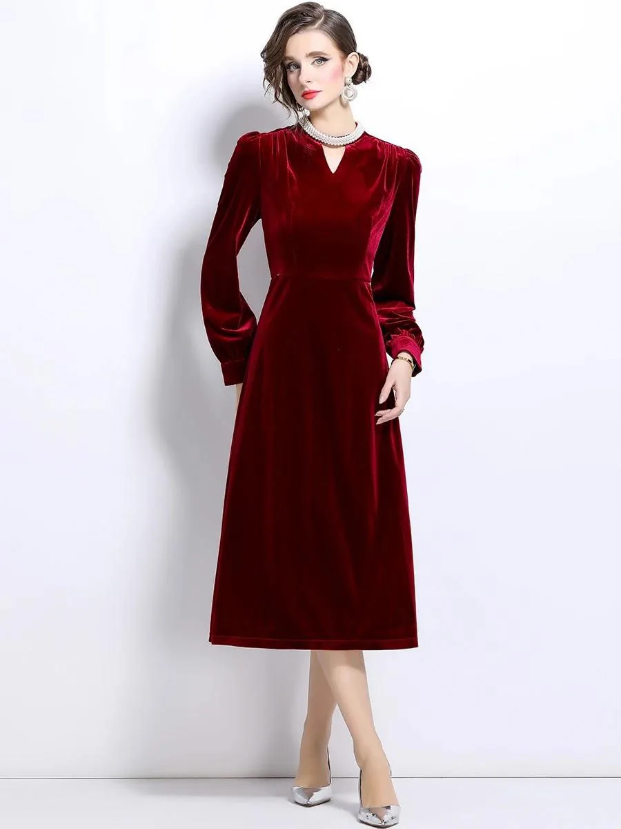 Women Elegant Pearls Halter Zipper High Slim Waist Midi Dresses Autumn Vintage Velvet Wedding Party A-line Female Clothing
Women Elegant Pearls Halter Zipper High Slim Waist Midi Dresses Autumn Vintage Velvet Wedding Party A-line Female Clothing