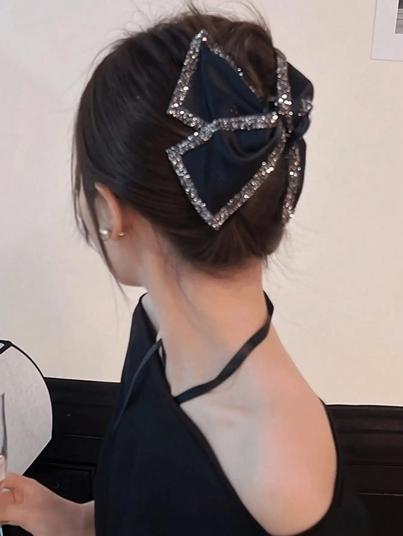 1pc Women's Fashionable Faux Pearl Triangle Hair Claw Clip, New Hair Claw For Updo Hairstyles, Stylish
1pc Women's Fashionable Faux Pearl Triangle Hair Claw Clip, New Hair Claw For Updo Hairstyles, Stylish