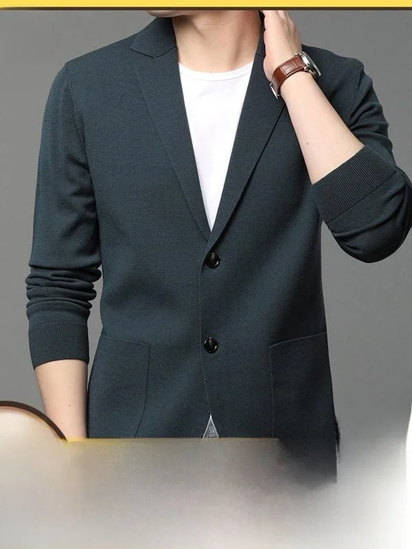 Модный вязаный приталенный мужской деловой костюм на весну-осень: тонкий свитер с круглым вырезом и длинными рукавами в городском стиле
Модный вязаный приталенный мужской деловой костюм на весну-осень: тонкий свитер с круглым вырезом и длинными рукавами в городском стиле