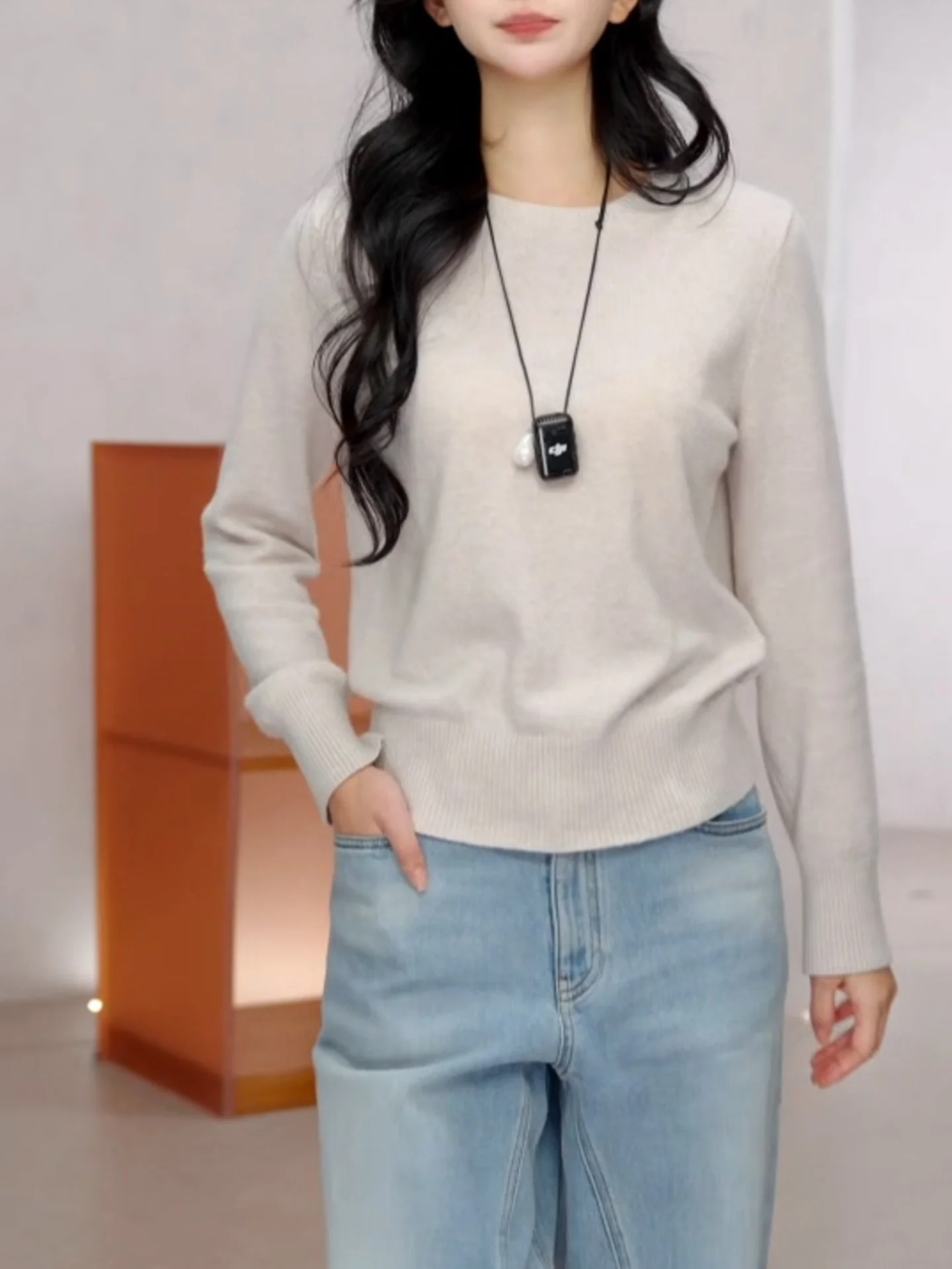 Женская облегающая трикотажная базовая кофта с длинным рукавом и круглым вырезом, мягкая, приятная на ощупь, премиум-класса, бежевого цвета
Женская облегающая трикотажная базовая кофта с длинным рукавом и круглым вырезом, мягкая, приятная на ощупь, премиум-класса, бежевого цвета