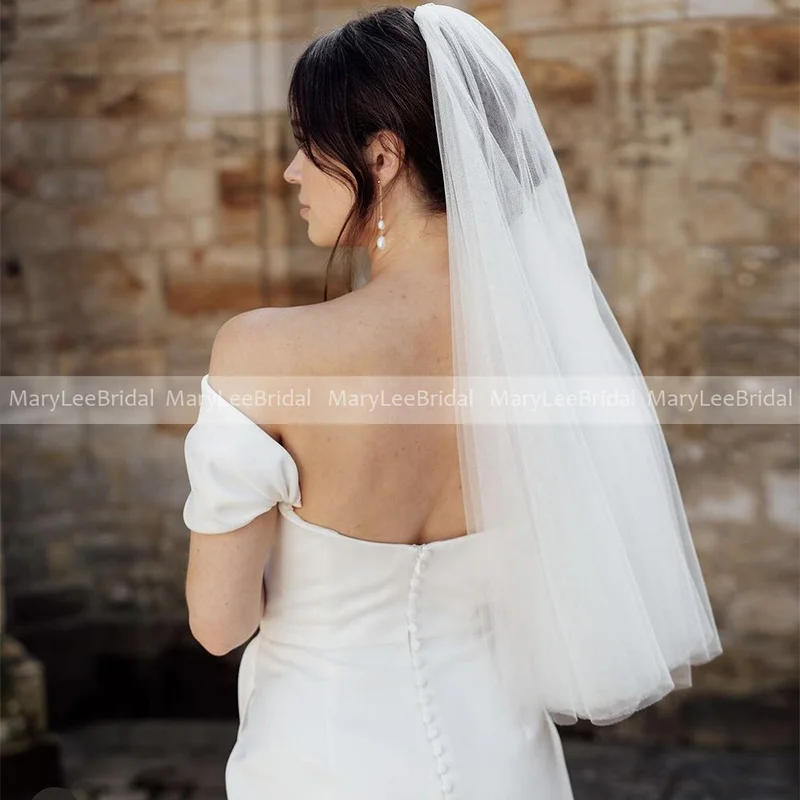 Custom Made Short Bridal Veils With Metallic Comb Simple Cut Edge Waist Length White Ivory Veil for Women Travel Wedding Veil
Custom Made Short Bridal Veils With Metallic Comb Simple Cut Edge Waist Length White Ivory Veil for Women Travel Wedding Veil