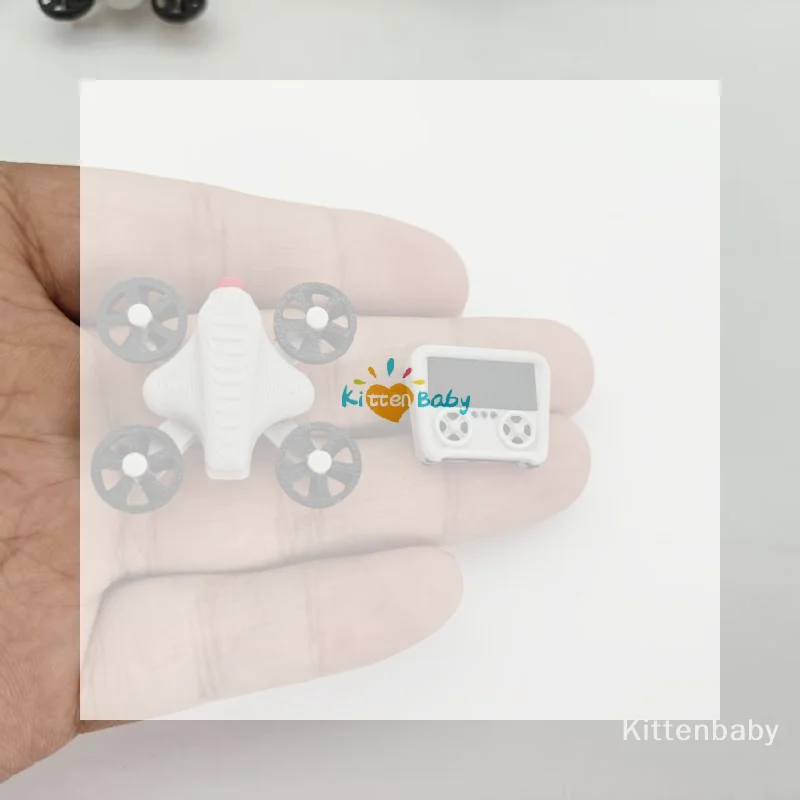 1: 12 Scale Miniature Remote Control Drone Model, Miniature Scene Props, Dollhouse With A Strong Sense Of Technology.
1: 12 Scale Miniature Remote Control Drone Model, Miniature Scene Props, Dollhouse With A Strong Sense Of Technology.