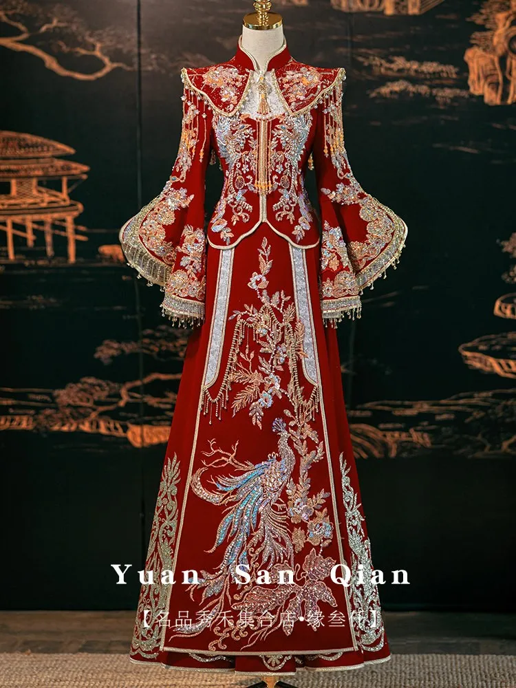 Bride's wedding dress Chinese-style luxurious toasting and gown
Bride's wedding dress Chinese-style luxurious toasting and gown