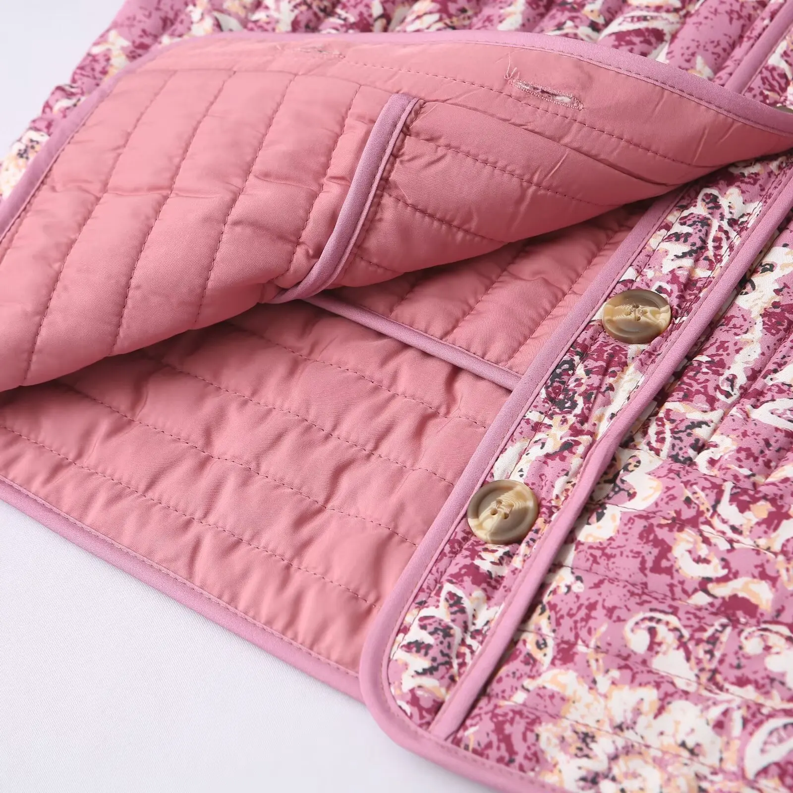 Элегантная женская куртка с цветочным принтом, модная винтажная осенне-зимняя куртка с длинным рукавом, повседневное шикарное стеганое пальто с круглым вырезом для причастия
Элегантная женская куртка с цветочным принтом, модная винтажная осенне-зимняя куртка с длинным рукавом, повседневное шикарное стеганое пальто с круглым вырезом для причастия