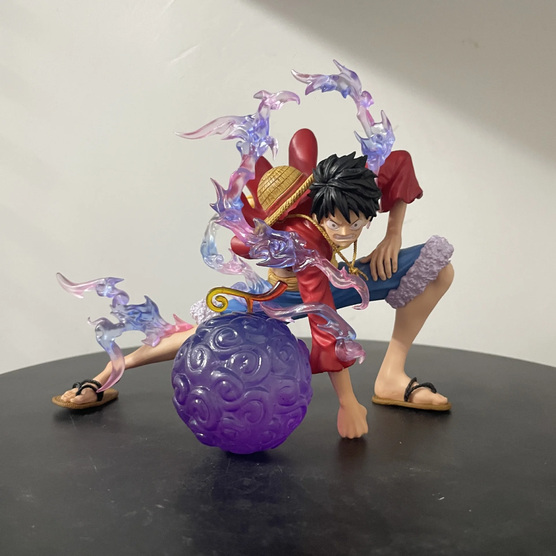 One Piece anime figure Luffy smashing the ground with fruit Nika Luffy figure model statue
One Piece anime figure Luffy smashing the ground with fruit Nika Luffy figure model statue
