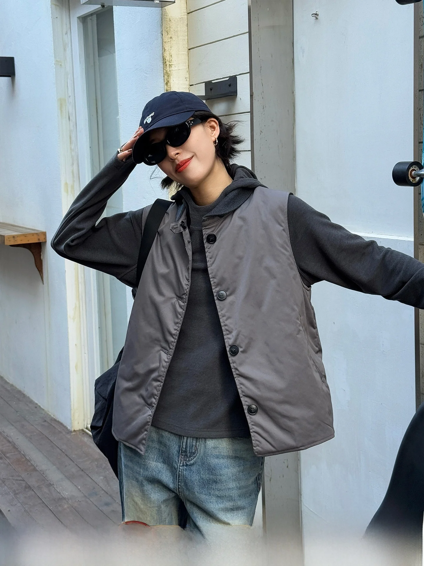 Langqing ey Stand Collar Vest Women's Outerwear Early Spring 2026 New Warm Faux Silk Cotton Vest oulder Pad
Langqing ey Stand Collar Vest Women's Outerwear Early Spring 2026 New Warm Faux Silk Cotton Vest oulder Pad