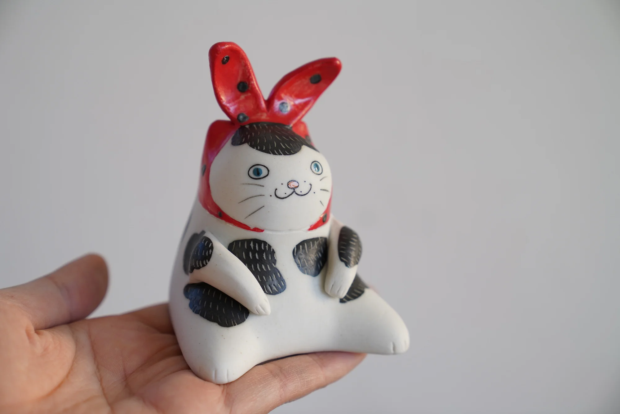 Фигурка Luy Little Fat Cerc, золотая, резная, декоративная, для чайной церемонии, в скандинавском стиле, украшение для дома, из Цзиндэчжэня
Фигурка Luy Little Fat Cerc, золотая, резная, декоративная, для чайной церемонии, в скандинавском стиле, украшение для дома, из Цзиндэчжэня