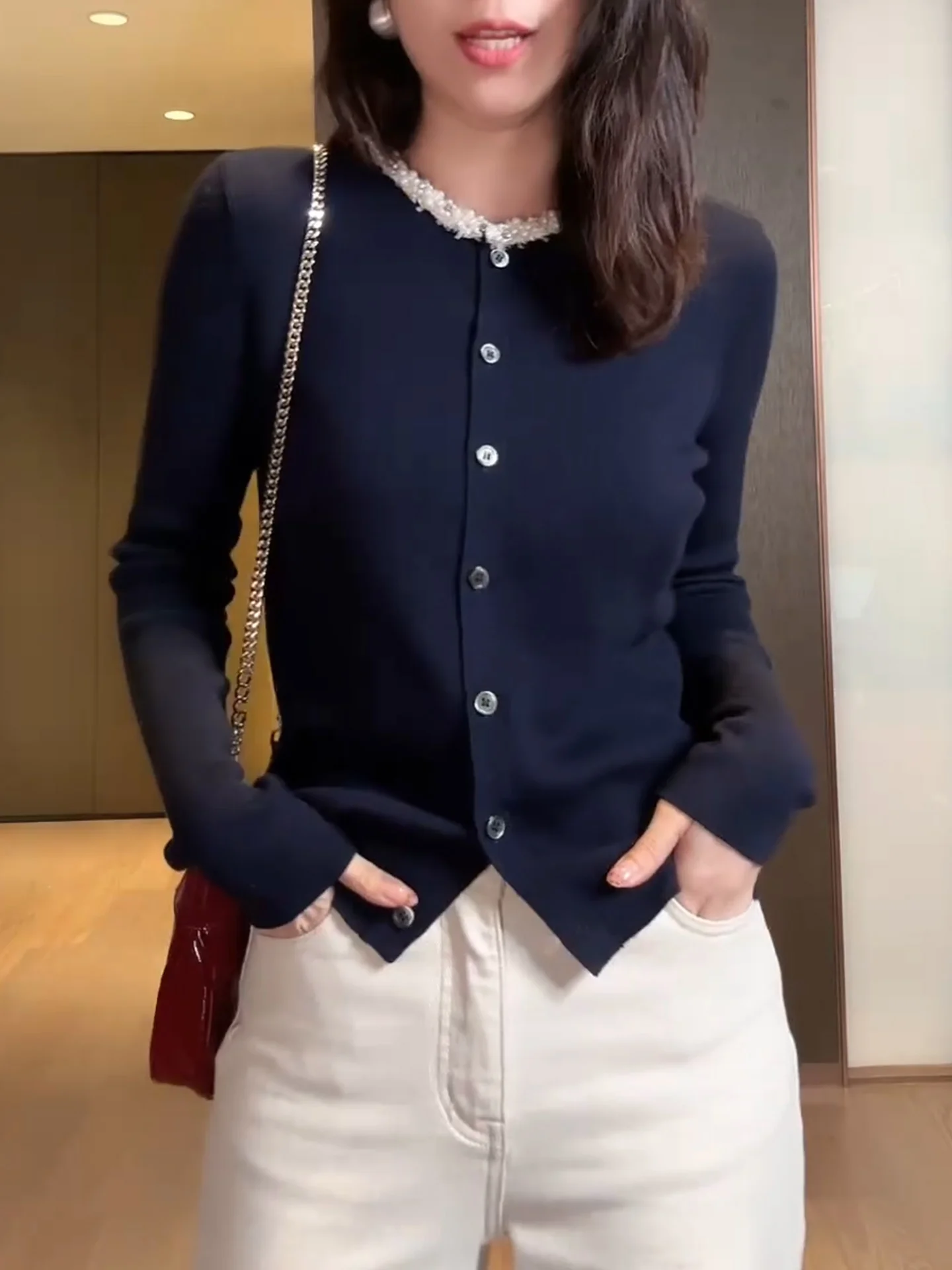 Корейский кардиган с бисером, облегающий, с открытыми рукавами, осенне-зимняя новинка, большие размеры, модный, элегантный...
Корейский кардиган с бисером, облегающий, с открытыми рукавами, осенне-зимняя новинка, большие размеры, модный, элегантный...