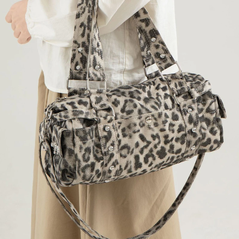 American Retro Studded Shoulder Bag Fashion Leopard Print Cow Print Suede Crossbody Handbag Y2k Sweet Cool Trendy Motorcycle Bag
American Retro Studded Shoulder Bag Fashion Leopard Print Cow Print Suede Crossbody Handbag Y2k Sweet Cool Trendy Motorcycle Bag