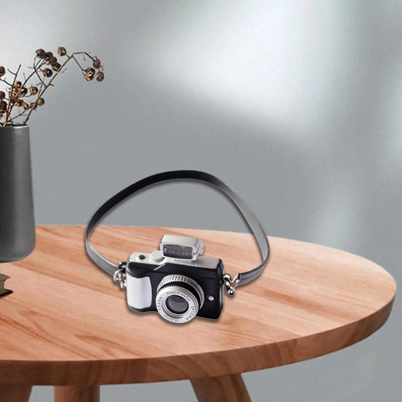 1:12 Miniature Camera Mini Simulation for Dollhouse Decoration 1/4 Dolls
1:12 Miniature Camera Mini Simulation for Dollhouse Decoration 1/4 Dolls