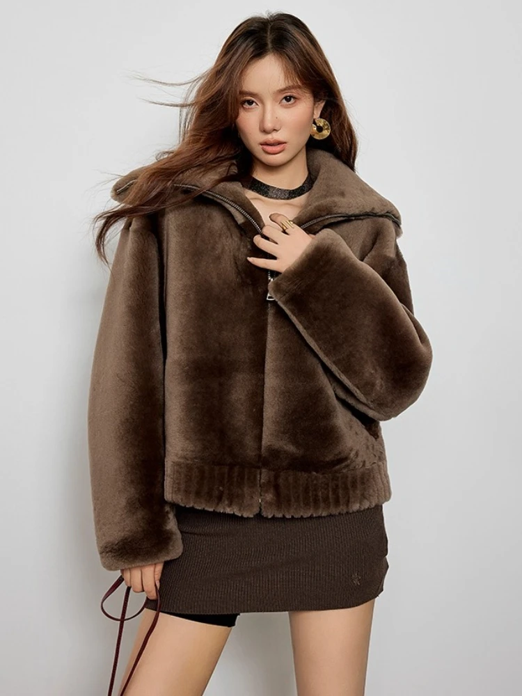 High-end Luxury Merino Sheep Fur Jackets for Women Simple Vintage Navy Neck Zipper Short Winter Genuine Leather Real Fur Coat
High-end Luxury Merino Sheep Fur Jackets for Women Simple Vintage Navy Neck Zipper Short Winter Genuine Leather Real Fur Coat