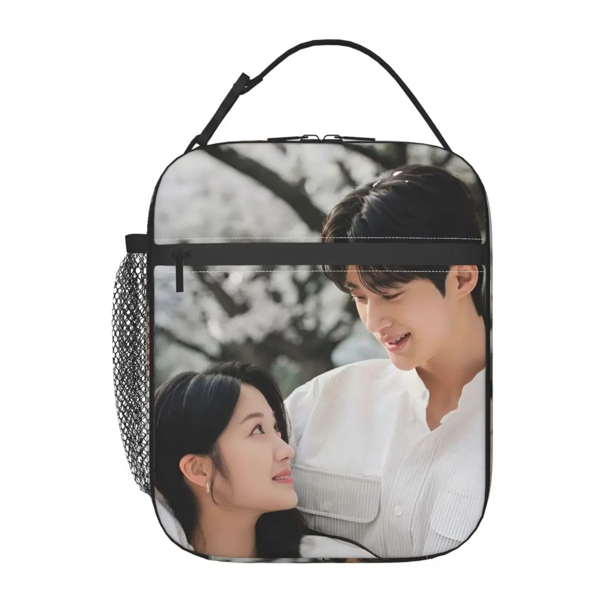 Симпатичная термосумка для обедов Lovely Runner K-drama Byeon Woo Seok для женщин и детей, портативная термосумка для еды, термосумка-тоут
Симпатичная термосумка для обедов Lovely Runner K-drama Byeon Woo Seok для женщин и детей, портативная термосумка для еды, термосумка-тоут