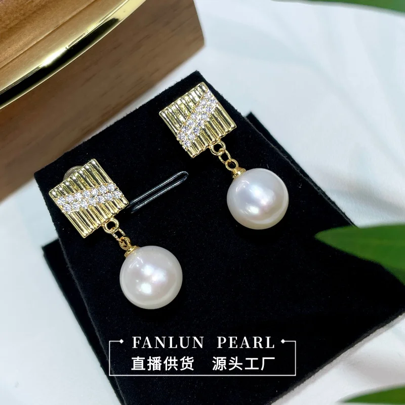 Mother's Day New Natural Freshwater Square Striped Earrings with Inlaid Diamonds Niche Hoop Versatile Women's S925 Silver Needle
Mother's Day New Natural Freshwater Square Striped Earrings with Inlaid Diamonds Niche Hoop Versatile Women's S925 Silver Needle