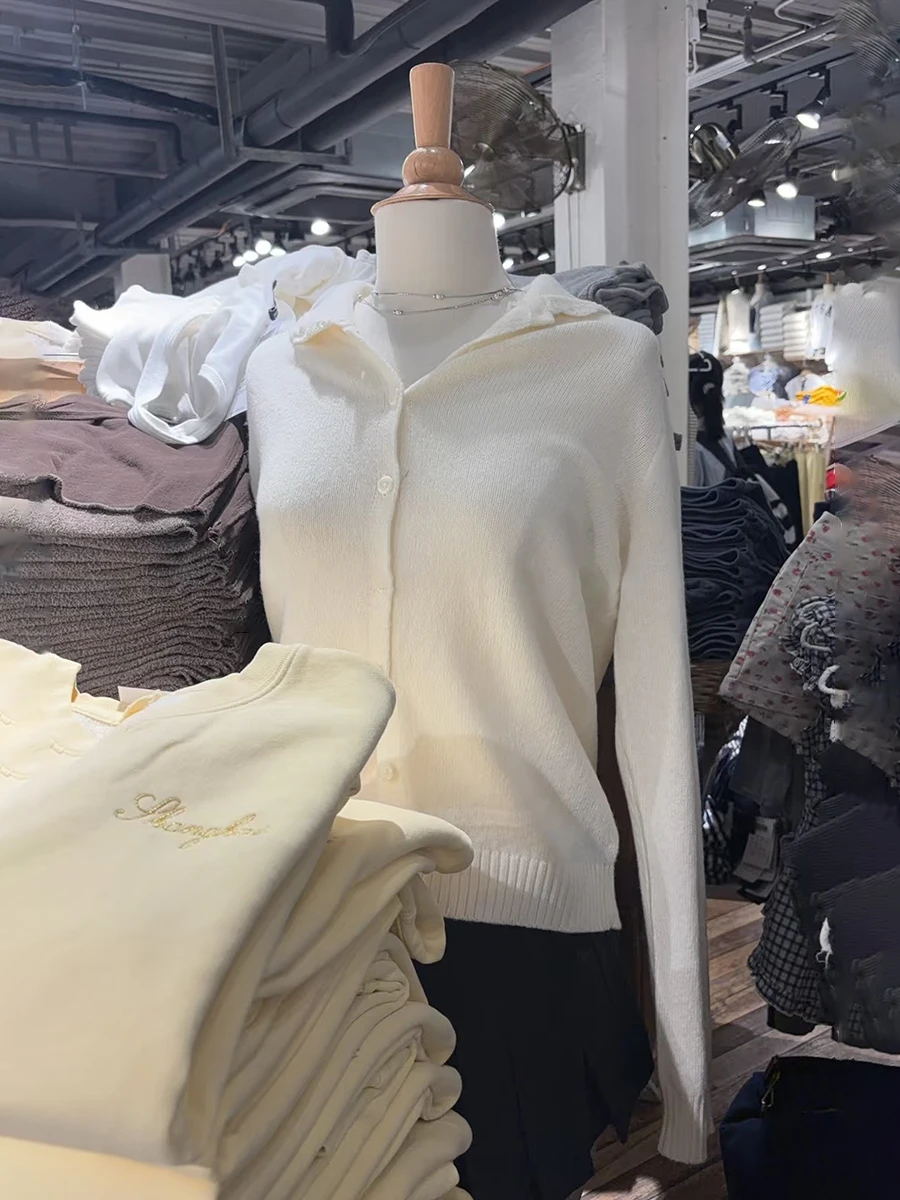 Новый однотонный вязаный кардиган с длинными рукавами, женский осенний хлопковый свитер с воротником Питера Пэна, милый повседневный милый трикотажный топ в консервативном стиле
Новый однотонный вязаный кардиган с длинными рукавами, женский осенний хлопковый свитер с воротником Питера Пэна, милый повседневный милый трикотажный топ в консервативном стиле