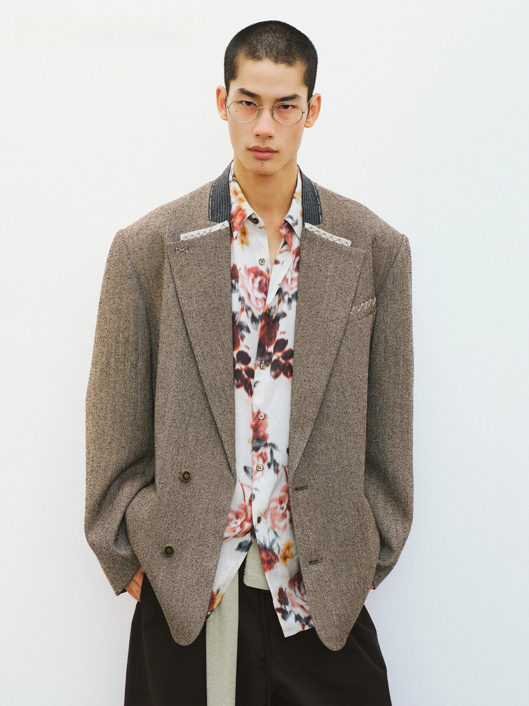 Декоративная вышивка VERMO, ручная работа, винтажный клетчатый узор, свободный крой, пиджак из полиэфирного волокна, длинный рукав.
Декоративная вышивка VERMO, ручная работа, винтажный клетчатый узор, свободный крой, пиджак из полиэфирного волокна, длинный рукав.