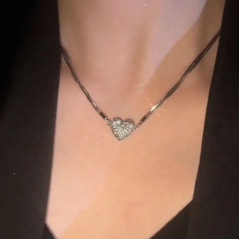 Light Luxury Full Diamond Heart Magnetic Clasp Necklace For Women Silver Multilayer Snake Chain Clavicle Chain Party GiftJewelry
Light Luxury Full Diamond Heart Magnetic Clasp Necklace For Women Silver Multilayer Snake Chain Clavicle Chain Party GiftJewelry
