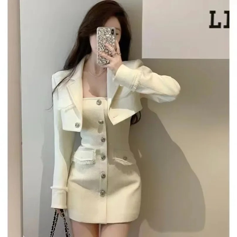 Комплекты платьев Roupas Femme Temperament, комплект из 2 предметов, женское шикарное пальто с кисточками, новое укороченное пальто с длинными рукавами, мини-облегающие платья, костюм Y2k, наряды
Комплекты платьев Roupas Femme Temperament, комплект из 2 предметов, женское шикарное пальто с кисточками, новое укороченное пальто с длинными рукавами, мини-облегающие платья, костюм Y2k, наряды