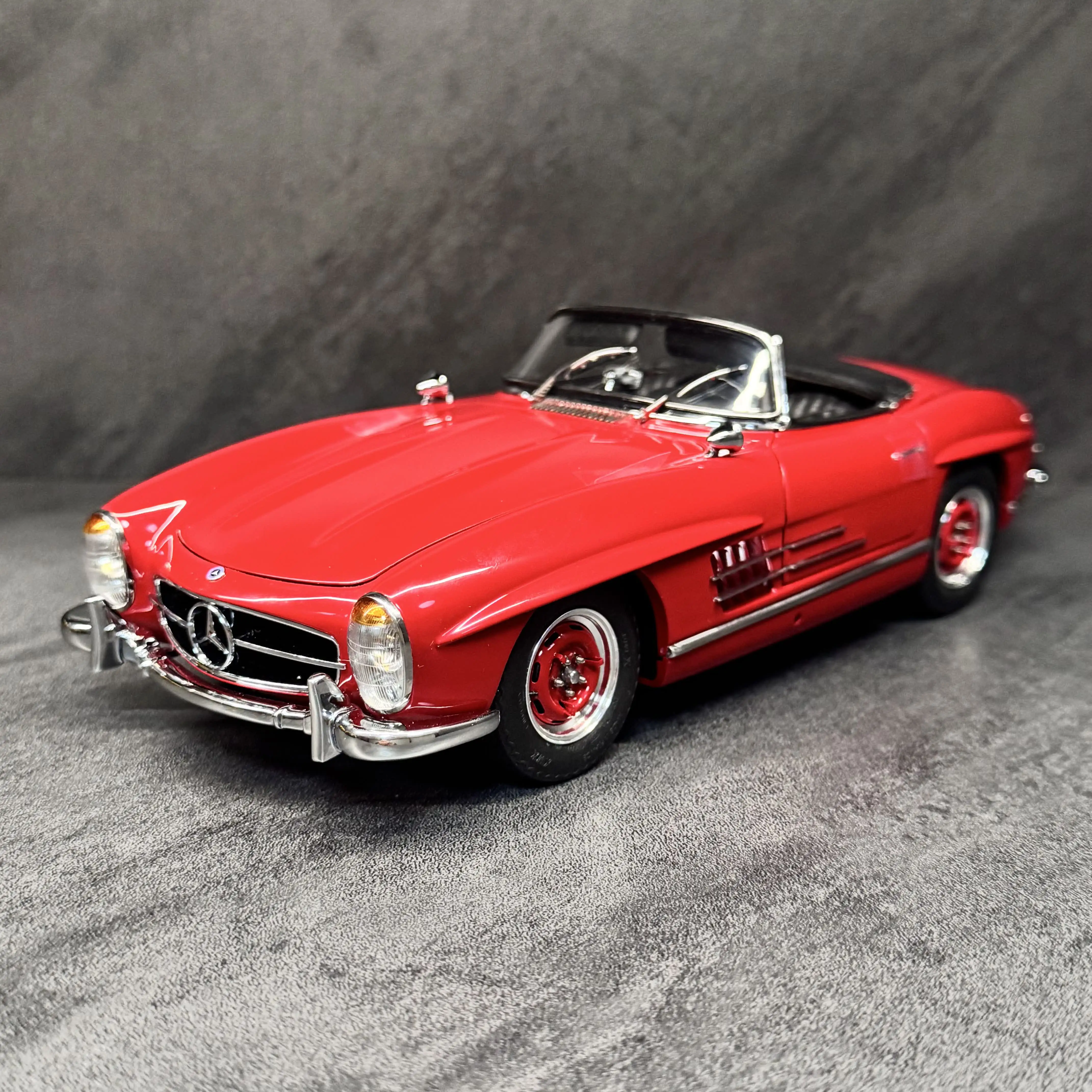 CMC 1:18 300SL Roadster W198 Red Simulation Limited Edition All Open Alloy Metal Static Car Model Toy Gift
CMC 1:18 300SL Roadster W198 Red Simulation Limited Edition All Open Alloy Metal Static Car Model Toy Gift