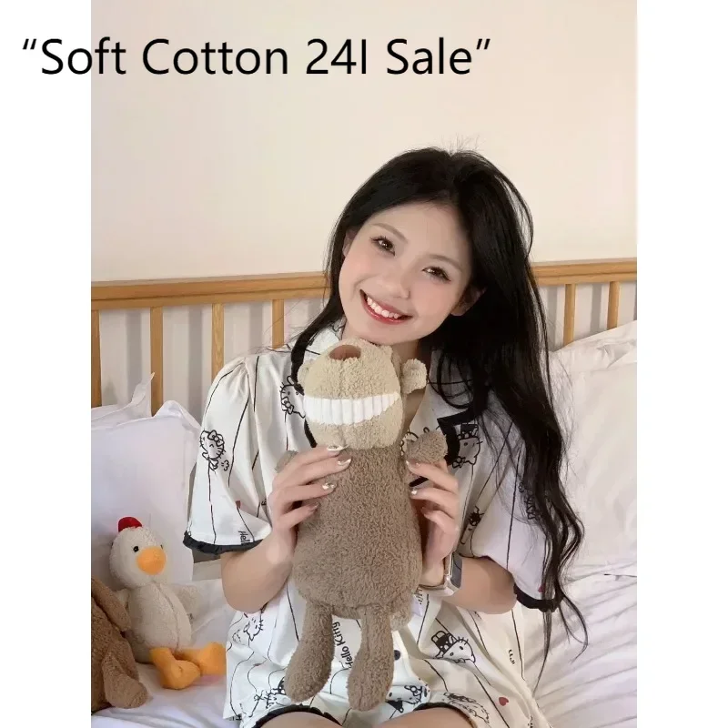 Summer new cartoon white lapel cute green rabbit hellokity pajamas short-sleeved shorts cardigan loungewear set
Summer new cartoon white lapel cute green rabbit hellokity pajamas short-sleeved shorts cardigan loungewear set