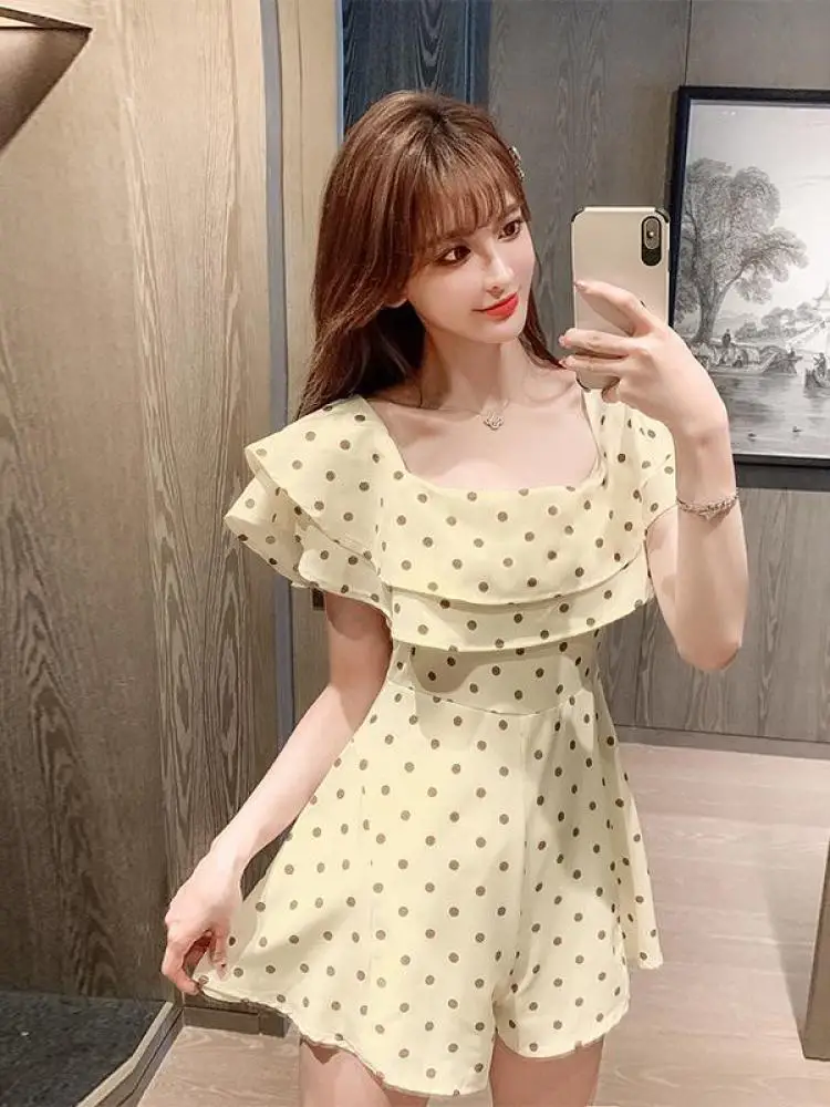 French Retro 2025 Women's Beige Dot Ruffles Off Shoulder Short Jumpsuits Summer High Waist Backless Wide Leg Shorts Rompers Boho
French Retro 2025 Women's Beige Dot Ruffles Off Shoulder Short Jumpsuits Summer High Waist Backless Wide Leg Shorts Rompers Boho