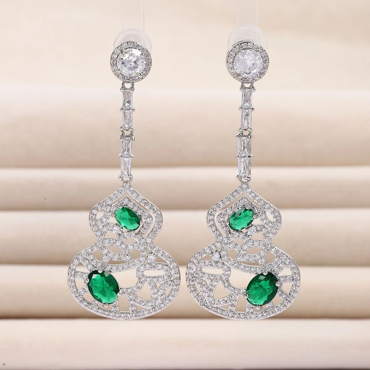 HIBRIDE Light Luxury Exquisite Red Green Gourd Drop Earrings Elegant Women's Daily Dress Decorative Jewelry Wedding Gift E336 
HIBRIDE Light Luxury Exquisite Red Green Gourd Drop Earrings Elegant Women's Daily Dress Decorative Jewelry Wedding Gift E336