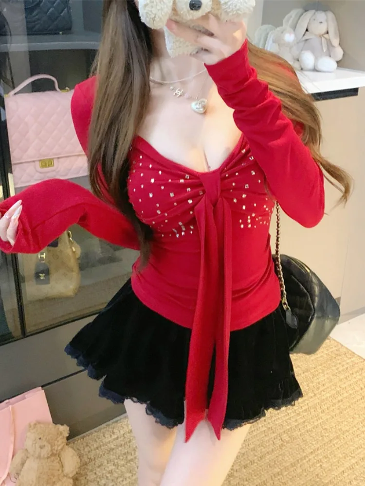 Red Long Sleeve T-Shirt Women's Short Style Knot Design Sparkling Diamond Slim Fit Unique Beautiful Top for Autumn
Red Long Sleeve T-Shirt Women's Short Style Knot Design Sparkling Diamond Slim Fit Unique Beautiful Top for Autumn