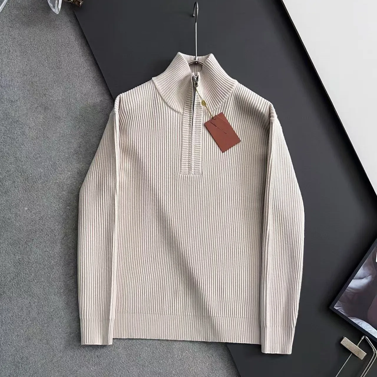 Italian LP old money style semi-turtleneck knitted sweater
Italian LP old money style semi-turtleneck knitted sweater