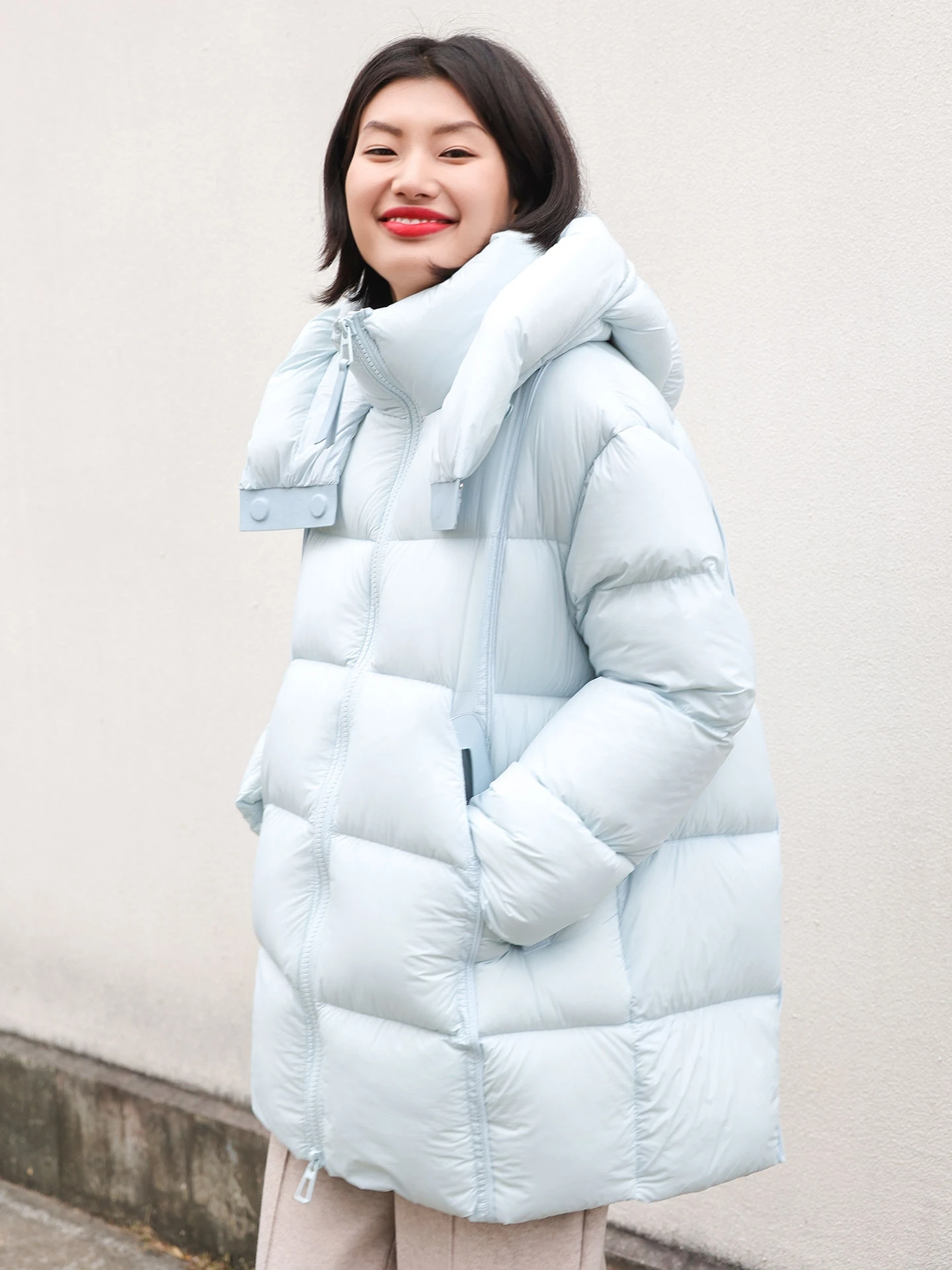 Легкое женское зимнее пальто с капюшоном из пышного гусиного пуха, теплый плотный жилет из белого гусиного пера KG456L Rixinjia
Легкое женское зимнее пальто с капюшоном из пышного гусиного пуха, теплый плотный жилет из белого гусиного пера KG456L Rixinjia