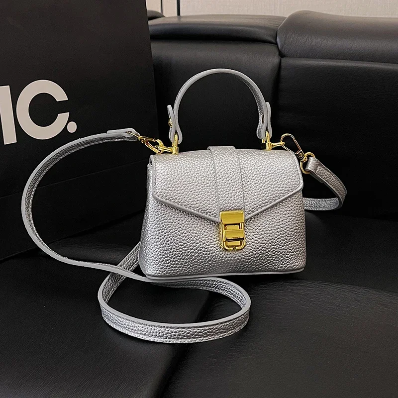 Luxury Tote Simple 2025 Summer Trend Brand Shoulder Bags for Women PU Leather Crossbody Bag Female designer handbag Phone Purse
Luxury Tote Simple 2025 Summer Trend Brand Shoulder Bags for Women PU Leather Crossbody Bag Female designer handbag Phone Purse