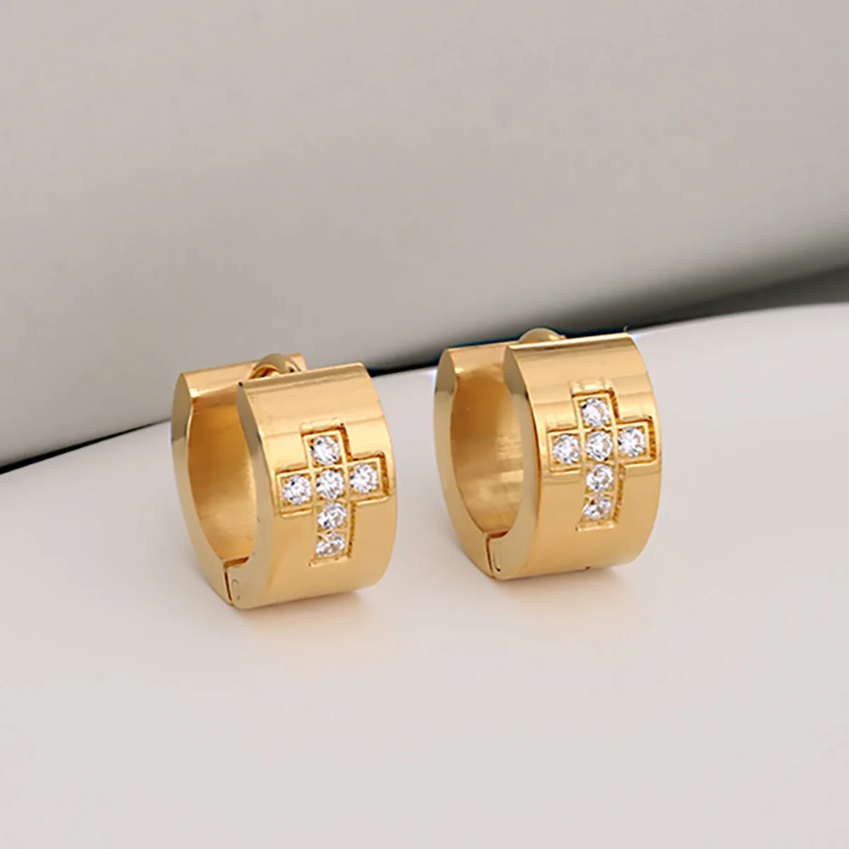 Shiny & Eye-Catching Diamond Studded Cross Stainless Steel Personalized Fashion Stud Earrings For Women, Exquisite & Stylish
Shiny & Eye-Catching Diamond Studded Cross Stainless Steel Personalized Fashion Stud Earrings For Women, Exquisite & Stylish