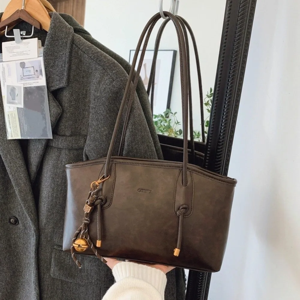 with Pendants PU Leather Shoulder Bag Hobo Bag Large Capacity Armpit Bag French Style Leisure Fashion Retro PU Underarm Bag
with Pendants PU Leather Shoulder Bag Hobo Bag Large Capacity Armpit Bag French Style Leisure Fashion Retro PU Underarm Bag