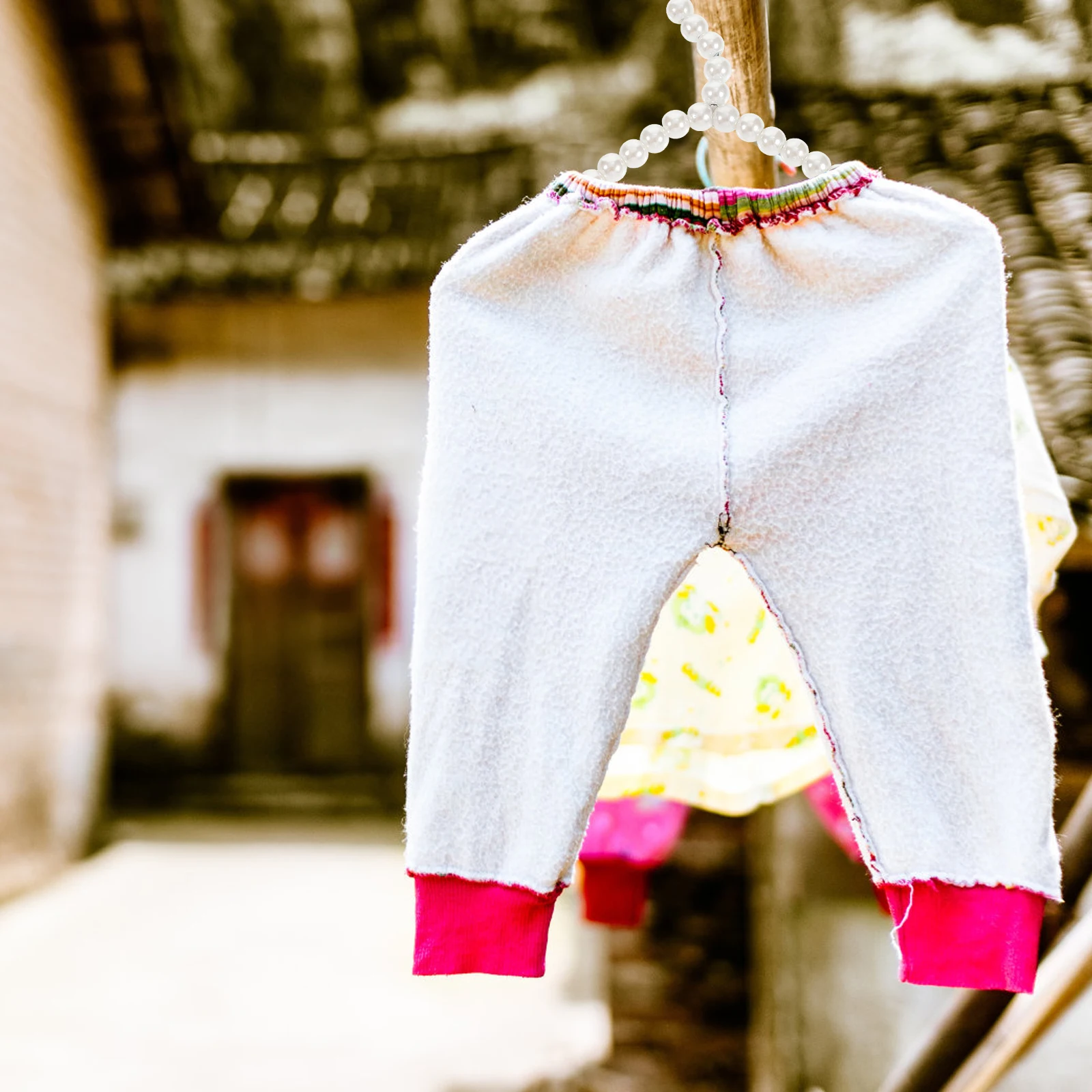 2pcs Pearl Pet Clothes Small Dog Costume Anti-Slip Drying Rack For Puppy Feline Garment Storage Closet Bedroom Travel Use 
2pcs Pearl Pet Clothes Small Dog Costume Anti-Slip Drying Rack For Puppy Feline Garment Storage Closet Bedroom Travel Use