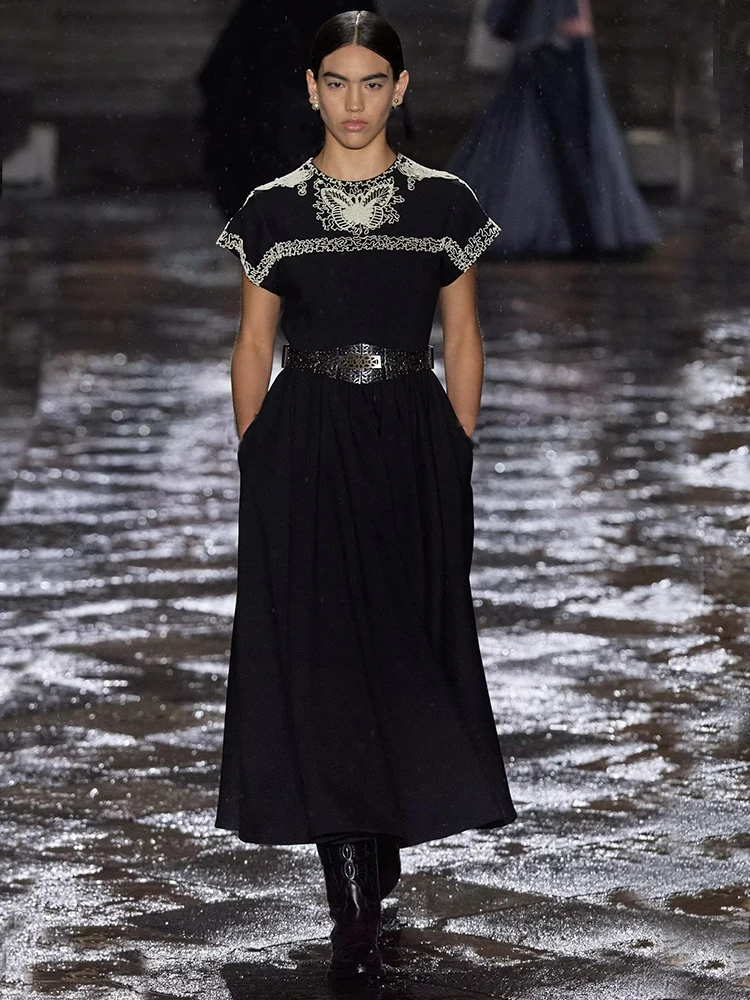 Runway Designer Summer New Women'S Short Sleeve Black Embroidery Dress Casual Fashion Party Elegant Vintage Slim Midi Dresses
Runway Designer Summer New Women'S Short Sleeve Black Embroidery Dress Casual Fashion Party Elegant Vintage Slim Midi Dresses