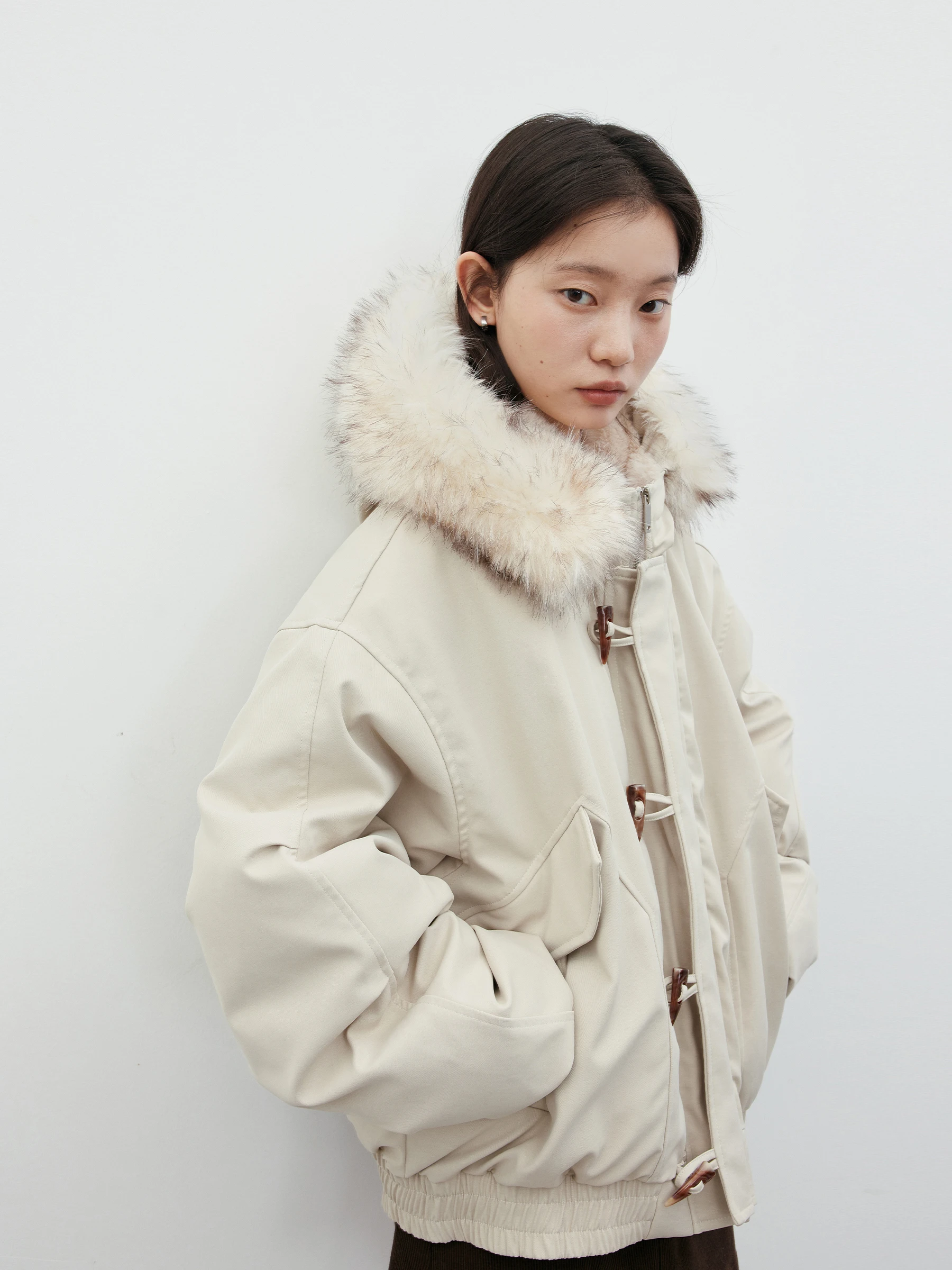 Зимняя утепленная куртка CHICVEN с капюшоном, наполненная 90% белым пухом, в корейском стиле, утолщенная, с длинными рукавами
Зимняя утепленная куртка CHICVEN с капюшоном, наполненная 90% белым пухом, в корейском стиле, утолщенная, с длинными рукавами